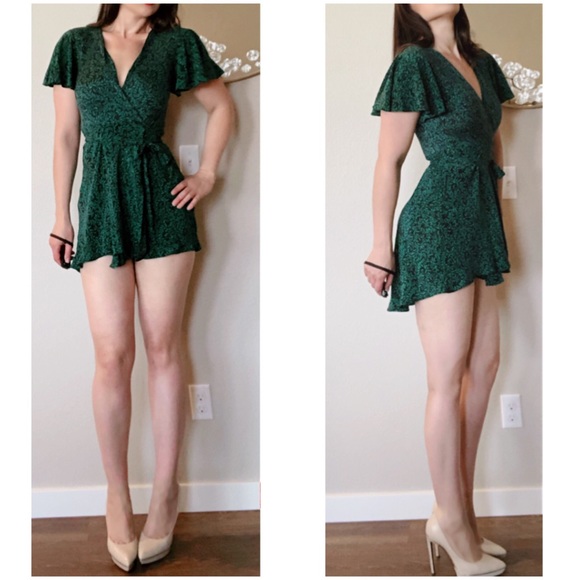 DVF Vintage Green Flutter Sleeve Wrap Dress SZ 2 - Picture 4 of 8